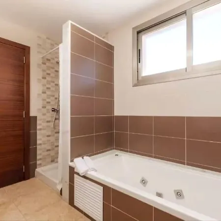 Splendida House Mit Privatem Pool Fusslaeufig Zum Strand *